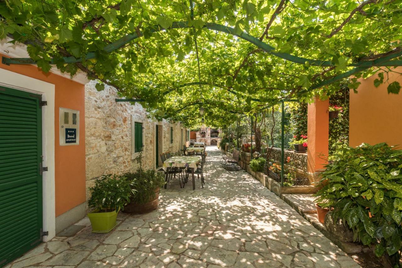 Country House Apartments Пула Екстериор снимка